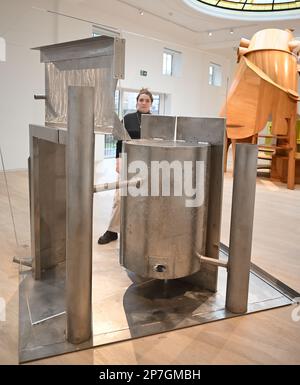 Anthony Caro ( 1924-2013) largement considéré comme l'un des plus influents aquaculteurs du 20 ème siècle. Est le sujet de l'exposition de printemps de Pitzhanger , qui s'ouvre sur ce qui aurait été son anniversaire de 99th . Caro a annoncé une révolution dans la sculpture en 1960s , redéfinissant ce qu'était la sculpture et ce qu'elle pourrait être . ses constructions abstraites en acier peint ont renversé les idées conventionnelles sur les méthodes de matériaux , la surface , l'échelle et l'espace . L'architecture était une source importante de son inspiration , qu'il a décrit comme 9 peut-être la forme visuelle abstraite la plus pure ) Banque D'Images