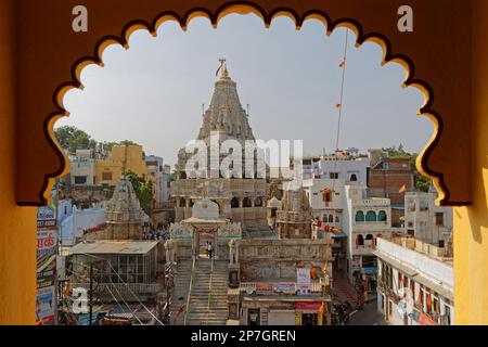 UDAIPUR, INDE, 4 novembre 2017 : Temple Jagdish, grand temple hindou au milieu d'Udaipur. Le temple est en culte continu depuis 1651. Banque D'Images