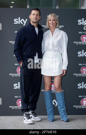 MILAN, ITALIE - MARS 06: Federica Pellegrini et Matteo Giunta assistent à la photo-appel pour 'Pechino Express la via delle Indie' Sky Original sur 06 mars Banque D'Images