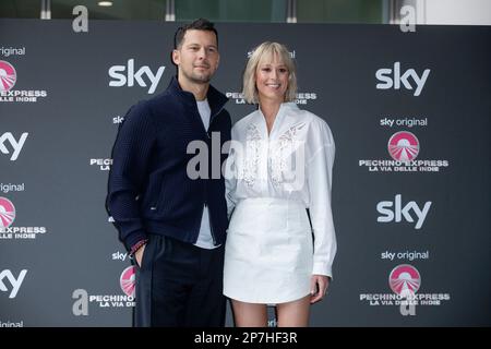 MILAN, ITALIE - MARS 06: Federica Pellegrini et Matteo Giunta assistent à la photo-appel pour 'Pechino Express la via delle Indie' Sky Original sur 06 mars Banque D'Images