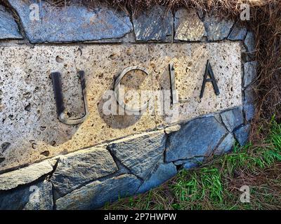 Panneau UCLA, à l'entrée de l'Université de Californie, Los Angeles Banque D'Images