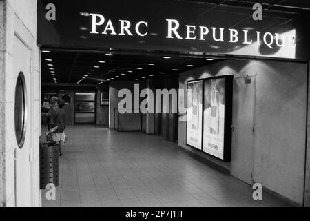 Archives 90ies : place de la République parking, Lyon, France, 1996 Banque D'Images