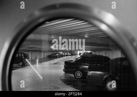 Archives 90ies : place de la République parking, Lyon, France, 1996 Banque D'Images