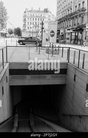 Archives 90ies : place de la République parking, Lyon, France, 1996 Banque D'Images