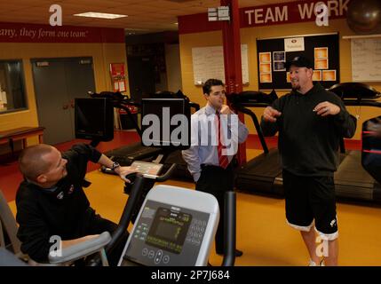 San Francisco, California, USA. 6th Oct, 2002. San Francisco 49ers  quarterback Jeff Garcia (5) on Sunday, October 6, 2002, in San Francisco,  California. The 49ers defeated the Rams 37-13. Credit: Al Golub/ZUMA