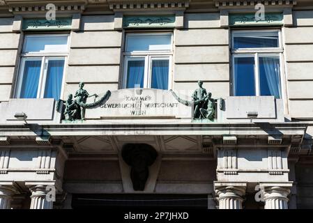 Vienne, Autriche - 18 octobre 2022 : façade du siège de la Chambre de commerce de Vienne jusqu'en 2019 à Stubenring, Vienne, Autriche Banque D'Images