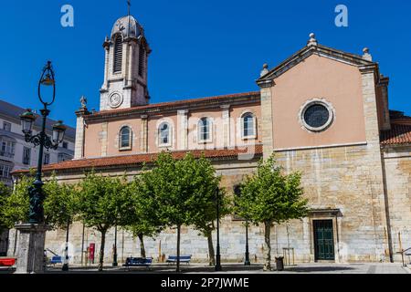 Église de Santa Lucia (Iglesia de Santa Lucia), temple catholique éclectique, et place Plaza Cañadío. Santander, Cantabrie, Espagne. Banque D'Images