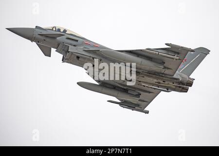 Un Eurofighter de la Royal Air Force britannique Typhon FGR4, ZJ926, de 1435 vol îles Falkland, au-dessus des îles Falkland. Banque D'Images