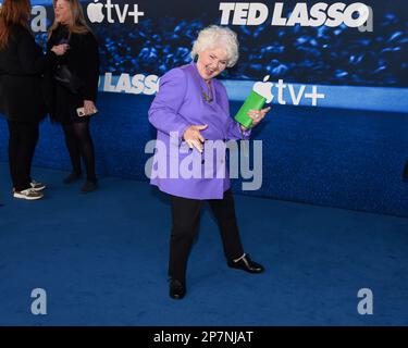 7 mars 2023, Westwood, Californie, États-Unis: Annette Badland participe à la première saison 3 de la série Apple Original ''Ted Lasso''. (Credit image: © Billy Bennight/ZUMA Press Wire) USAGE ÉDITORIAL SEULEMENT! Non destiné À un usage commercial ! Banque D'Images