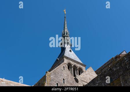 Le sommet et la flèche du Mont Saint Michel (France) Banque D'Images