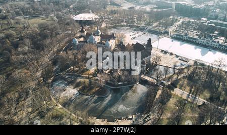 Vue aérienne du complexe du château de Vajdahunyad à Budapest Banque D'Images