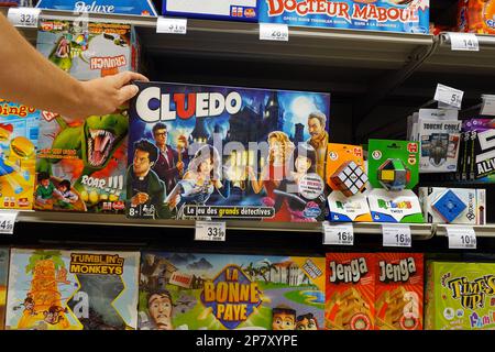 Jeux de société Cluedo dans un magasin Banque D'Images