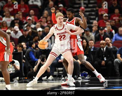 Chicago, Illinois, États-Unis. 08th mars 2023. Wisconsin Badgers en avant Steven Crowl (22) cherche à jouer pendant la première partie du tournoi de basketball masculin de la NCAA Big Ten Conference au United Center à Chicago, Illinois. Dean Reid/CSM/Alamy Live News Banque D'Images