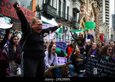 Bogota, Colombie. 08th mars 2023. Les femmes participent aux manifestations de la journée internationale des femmes à Bogota, en Colombie, sur 8 mars 2023. Photo de: CHEPA Beltran/long Visual Press crédit: Long Visual Press/Alay Live News Banque D'Images