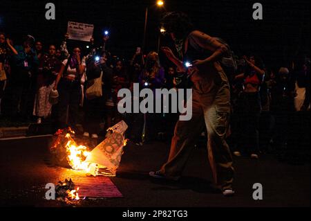 Bogota, Colombie. 08th mars 2023. Les femmes participent aux manifestations de la journée internationale des femmes à Bogota, en Colombie, sur 8 mars 2023. Photo de: CHEPA Beltran/long Visual Press crédit: Long Visual Press/Alay Live News Banque D'Images