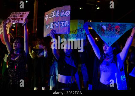 Bogota, Colombie. 08th mars 2023. Les femmes participent aux manifestations de la journée internationale des femmes à Bogota, en Colombie, sur 8 mars 2023. Photo de: CHEPA Beltran/long Visual Press crédit: Long Visual Press/Alay Live News Banque D'Images