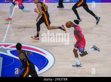 Washington, États-Unis. 08th avril 2023. WASHINGTON, DC - 08 MARS : le garde des Wizards de Washington Bradley Beal (3) mène une attaque lors d'un match de la NBA entre les Wizards de Washington et les Hawks d'Atlanta, sur 08 mars 2023, à la Capital One Arena, à Washington, DC. (Photo de Tony Quinn/SipaUSA) crédit: SIPA USA/Alay Live News Banque D'Images