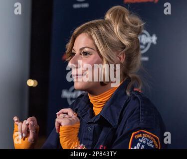New York, États-Unis. 08th mars 2023. JAX arrive sur le tapis rouge de l'événement « les principales dames » d'Audacy en l'honneur de la Journée internationale de la femme à l'hôtel Hard Rock de New York, New York, le 8 mars 2023. (Photo de Gabriele Holtermann/Sipa USA) crédit: SIPA USA/Alay Live News Banque D'Images