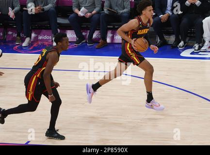 Washington, États-Unis. 08th avril 2023. WASHINGTON, DC - 08 MARS : les faucons d'Atlanta avançant Jalen Johnson (1) sur l'attaque lors d'un match de la NBA entre les Wizards de Washington et les faucons d'Atlanta, sur 08 mars 2023, à la Capital One Arena, à Washington, DC. (Photo de Tony Quinn/SipaUSA) crédit: SIPA USA/Alay Live News Banque D'Images