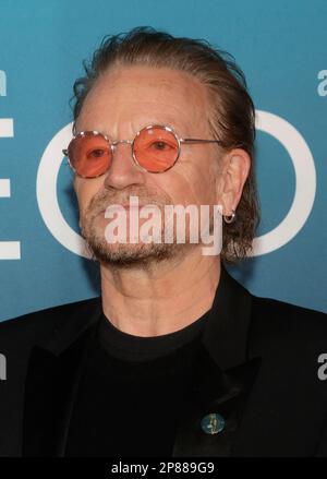 Los Angeles, États-Unis. 08th mars 2023. Bono, lors de la première de Bono & The Edge à Disney : une sorte de soins à domicile, avec Dave Letterman au Orpheum Theatre de Los Angeles, CA, USA sur 8 mars 2022. Photo de Fati Sadou/ABACAPRESS.COM crédit: Abaca Press/Alamy Live News Banque D'Images