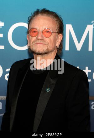 Los Angeles, États-Unis. 08th mars 2023. Bono, lors de la première de Bono & The Edge à Disney : une sorte de soins à domicile, avec Dave Letterman au Orpheum Theatre de Los Angeles, CA, USA sur 8 mars 2022. Photo de Fati Sadou/ABACAPRESS.COM crédit: Abaca Press/Alamy Live News Banque D'Images