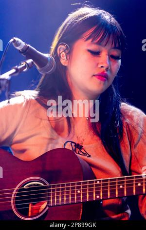 Milan, Italie. 08th mars 2023. Le chanteur-compositeur philippin-britannique Beabadoobee - nom réel Beatrice Kristi Ilejay Laus - en concert à Magazzini Generali à Milan, Italie, on 08 mars 2023 (photo de Mairo Cinquetti/NurPhoto) crédit: NurPhoto SRL/Alay Live News Banque D'Images