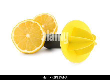 Presse-agrumes et citron frais sur fond blanc Banque D'Images