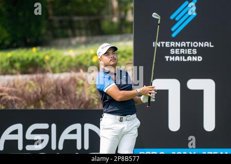 Hua Hin, Thaïlande. 09th mars 2023. Miguel Tabuena des PHILIPPINES débarque au trou 11 pendant la ronde 1st de la série internationale de Thaïlande au Black Mountain Golf Club à Hua Hin, THAÏLANDE. Tabuena ferrait avec un huit-moins de 64 pour prendre le pavillon en tête sur 8-sous la section. Crédit : Jason Butler/Alay Live News. Banque D'Images