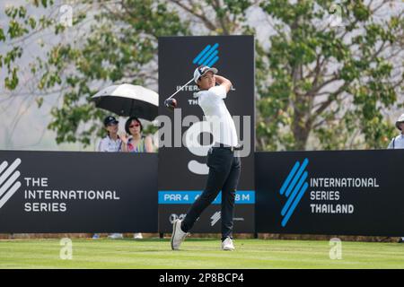 Hua Hin, Thaïlande. 09th mars 2023. Taichi Kho, de HONG KONG, est au trou 9 lors de la ronde 1st de la série internationale Thaïlande au Black Mountain Golf Club à Hua Hin, THAÏLANDE. Kho fermera avec un six-moins de 66 pour prendre la deuxième place commune dans le pavillon de plomb sur 6-sous le par. Crédit : Jason Butler/Alay Live News. Banque D'Images