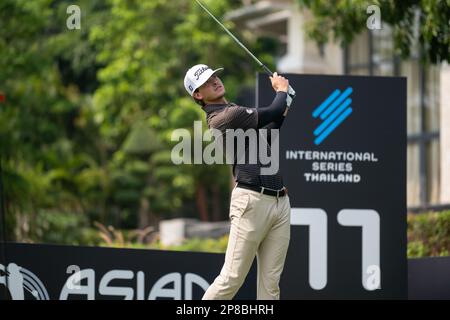 Hua Hin, Thaïlande. 09th mars 2023. Turk Pettit des Etats-Unis débarque au trou 11 pendant la ronde 1st de la série internationale de Thaïlande au Black Mountain Golf Club à Hua Hin, THAÏLANDE. Pettit fermera avec un six-moins de 66 pour prendre la deuxième place commune dans le pavillon plomb sur 6-sous le par. Crédit : Jason Butler/Alay Live News. Banque D'Images