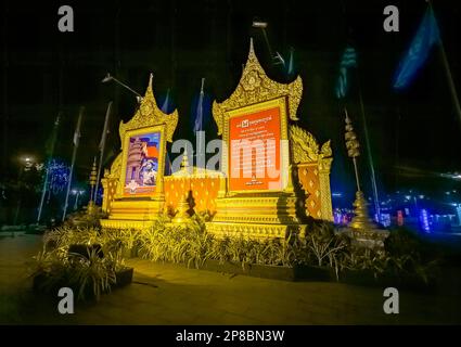 Un monument dans le centre de Phnom Penh marquant l'indépendance du Cambodge le 9 novembre 1953 et remerciant l'ancien roi Norodom Sihanouk. Banque D'Images