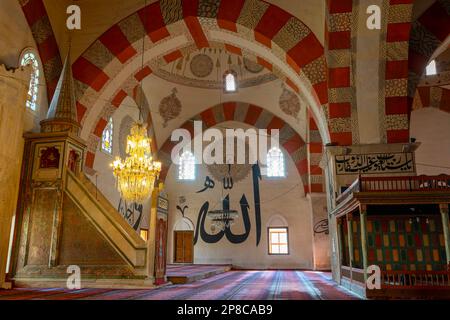 Edirne, Turquie - 24 décembre 2021 : ancienne Mosquée du 15th siècle (Eski Camii), belle architecture ottomane ancienne Banque D'Images