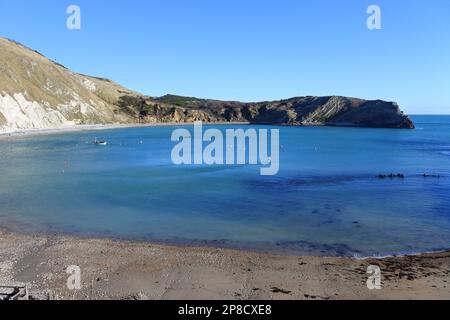 Lulworth Cove un jour ensoleillé, Dorset, Royaume-Uni - John Gollop Banque D'Images