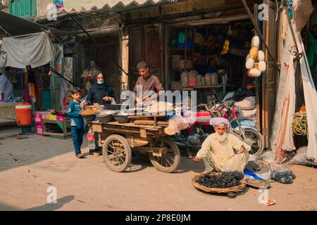 L'impact le plus important sur l'architecture de la ville fortifiée de Lahore est venu avec l'invasion des Mughals, avec l'arrivée des cinq grandes leade de Mughal Banque D'Images