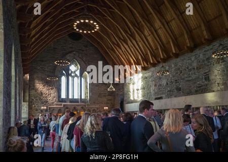 Banquet après une conférence scientifique médicale au Haakon’s Hall de Bergenshus Fortress à Bergen, Norvège. La fortification a été construite vers 1240. Banque D'Images