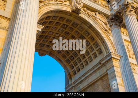 Citygate Peace Arch avec lumière du soleil à Milan ; Lombardie ; Italie Banque D'Images