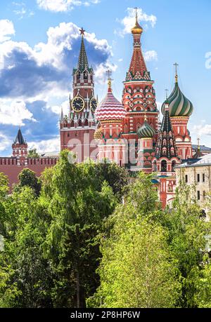 Moscou Kremlin, Cathédrale de Vasily bienheureux (Cathédrale Saint-Basile) vue du parc Zaryadye à Moscou, Russie Banque D'Images