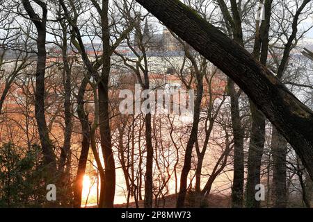 Prague, République tchèque. 09th mars 2023. Les soldats ont tiré 21 salves de la colline Petrin près du château de Prague après avoir prêté le serment présidentiel de Petr Pavel, sur 9 mars 2022, à Prague, en République tchèque. Crédit: Miroslav Chaloupka/CTK photo/Alamy Live News Banque D'Images