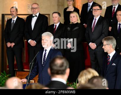 Prague, République tchèque. 09th mars 2023. Une session conjointe des deux chambres du Parlement de la République tchèque dans la salle Vladislav du Château de Prague, au cours de laquelle le Président nouvellement élu Petr Pavel prêtera serment le 9 mars 2023. Sur la photo, le président nouvellement élu Petr Pavel sous serment présidentiel. À droite se trouve le Président du Sénat Milos Vystrcil. Crédit : Roman Vondrous/CTK photo/Alay Live News Banque D'Images