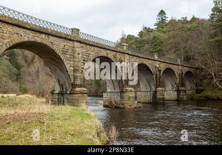 Neidpath Viaduc au-dessus de la rivière Tweed près de Peebles Banque D'Images