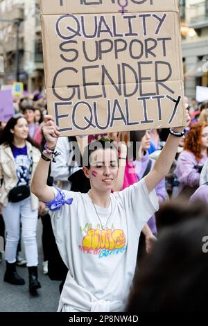 Les gens manifestent dans les rues de Grenade, le jour international de la femme Banque D'Images