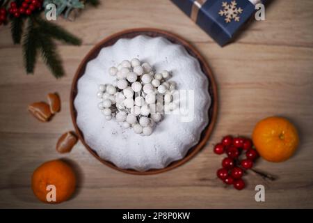 Gâteau aux fruits pour le dîner de Noël. Atmosphère chaleureuse, vue de dessus, mise au point sélective Banque D'Images