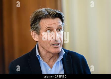 RIGA, LETTONIE. 9th mars 2023. Sebastian COE, Président du World Athletics (IAAF) après la conférence de presse du Championnat du monde de semi-marathon à Riga. Banque D'Images