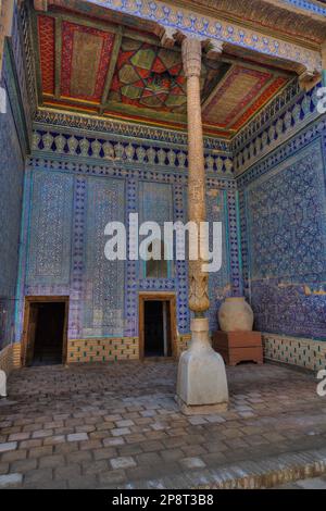 Murs carrelés, plafond peint, les quartiers des épouses de l'émir, Palais Tash Khauli, 1830, Ichon Qala, Khiva, Ouzbékistan Banque D'Images