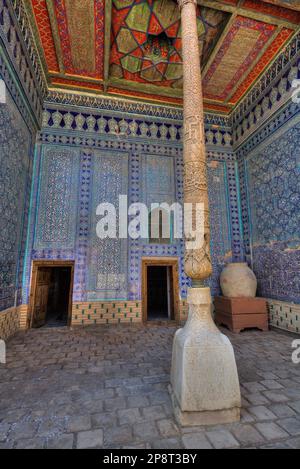 Murs carrelés, plafond peint, les quartiers des épouses de l'émir, Palais Tash Khauli, 1830, Ichon Qala, Khiva, Ouzbékistan Banque D'Images