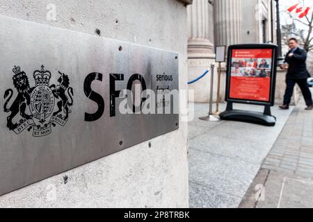 Londres, Royaume-Uni. 7th mars 2023. Une affiche indique l'emplacement du bureau de fraude grave (SFO). L'OFS est une autorité de poursuite spécialisée qui s'occupe de cas graves ou complexes de fraude, de corruption et de corruption en Angleterre, au pays de Galles et en Irlande du Nord. Crédit : Mark Kerrison/Alamy Live News Banque D'Images