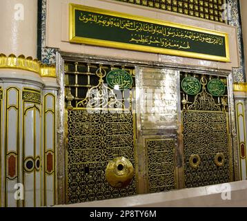 Medina , Arabie Saoudite Jun 8 2015: Prophète Mahomet Mosquée la paix soit sur lui PBUH , à l'intérieur d'Al Masjid an Nabawi - Rawdah Mubarak Riadhul Jannah mehrab Banque D'Images