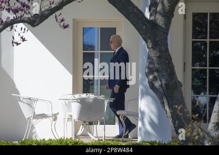 Washington, États-Unis. 09th mars 2023. Le président des États-Unis Joe Biden quitte la Maison Blanche à Washington, DC, 9 mars 2023, en direction de Philadelphie, L'AP publie son budget pour l'exercice 2024. Photo de Chris Kleponis/UPI crédit: UPI/Alay Live News Banque D'Images