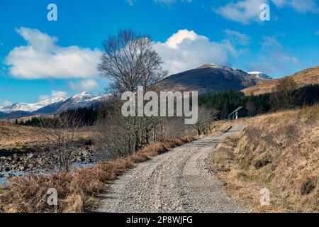 Clashgour Hut sur le domaine Clashgour. La cabane est utilisée par les randonneurs et les grimpeurs et est gérée par le CLUB D'ALPINISME DE L'UNIVERSITÉ DE GLASGOW, Argyll & Bute Banque D'Images