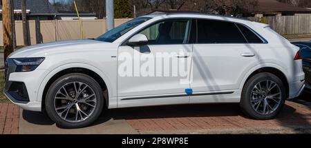 Un nouveau vus blanc Audi en vente chez un concessionnaire à Sewickley, Pennsylvanie, aux États-Unis Banque D'Images